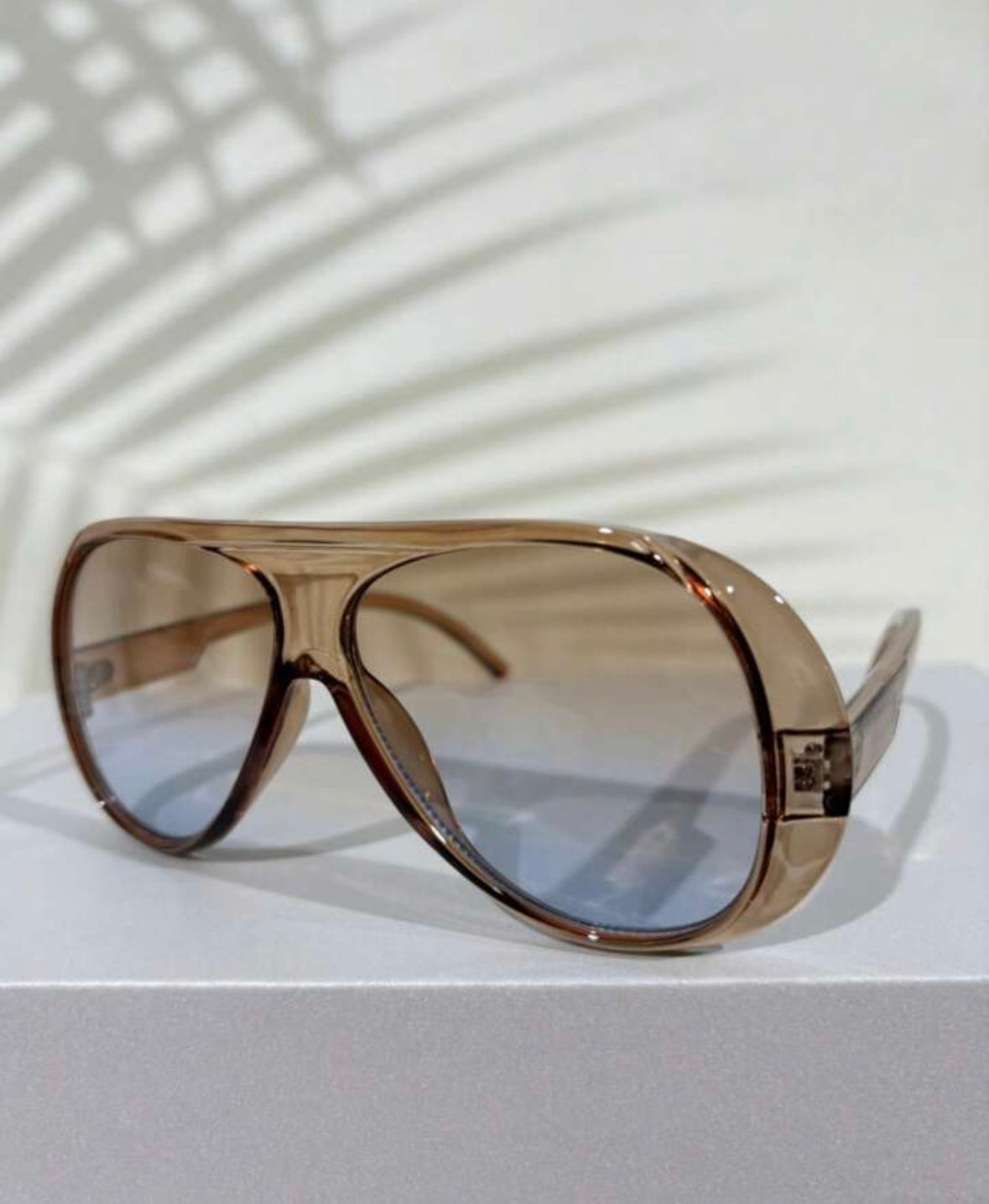 Queen Shades